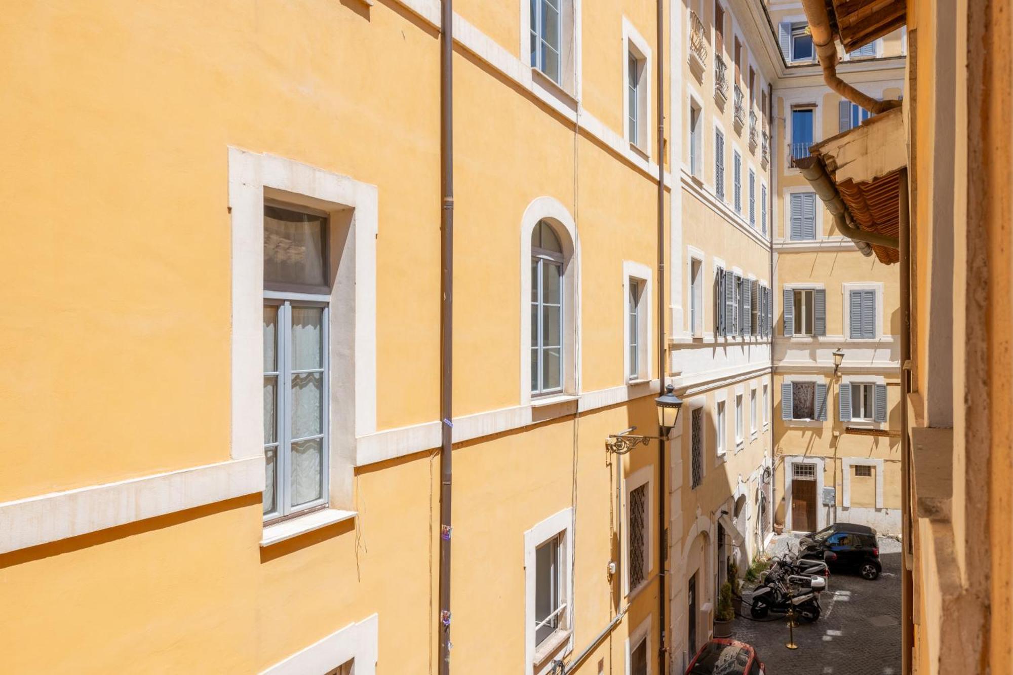 Suite Trevi - Charming Loft Near Trevi Fountain Рим Екстер'єр фото