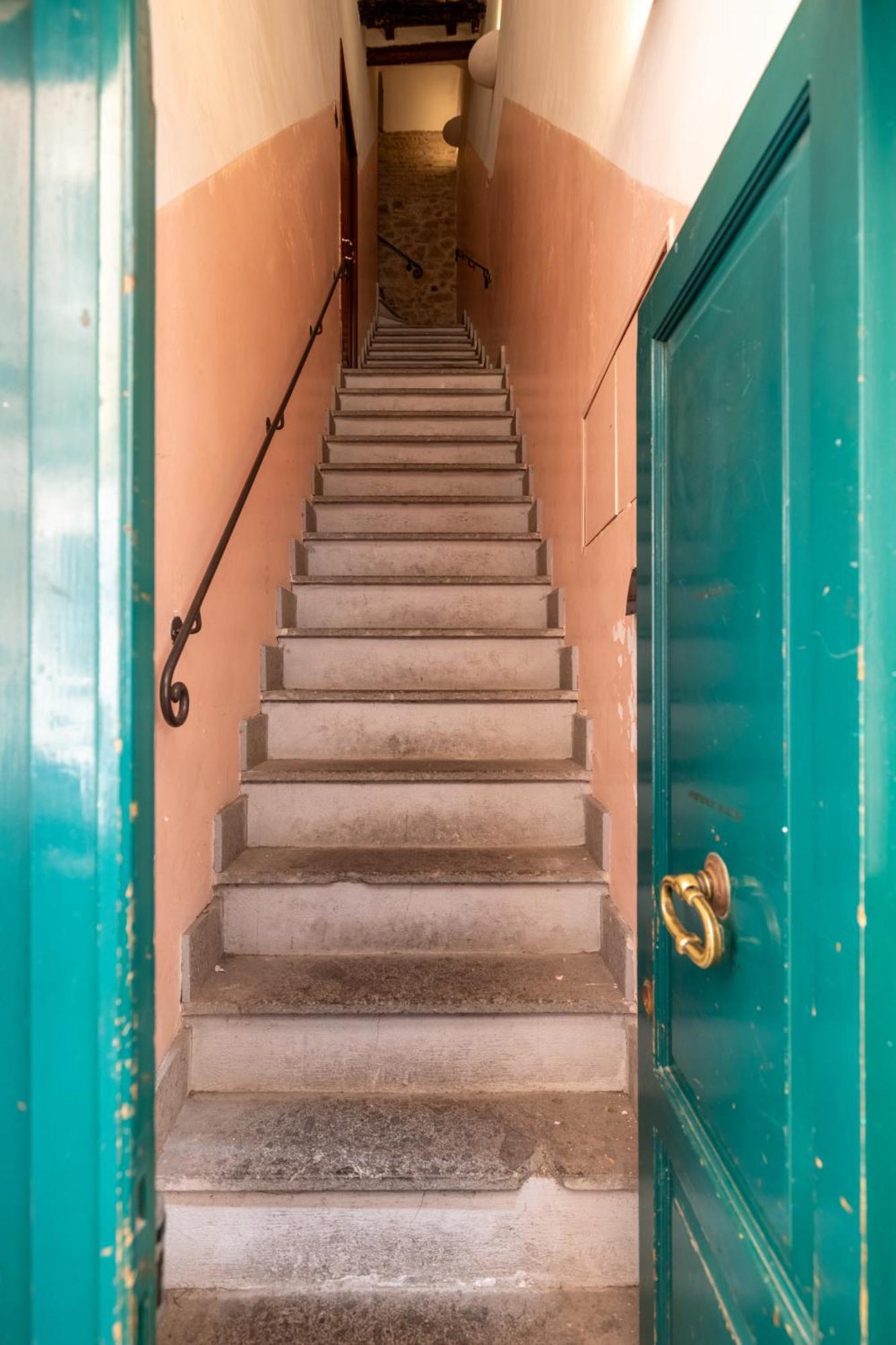 Suite Trevi - Charming Loft Near Trevi Fountain Рим Екстер'єр фото