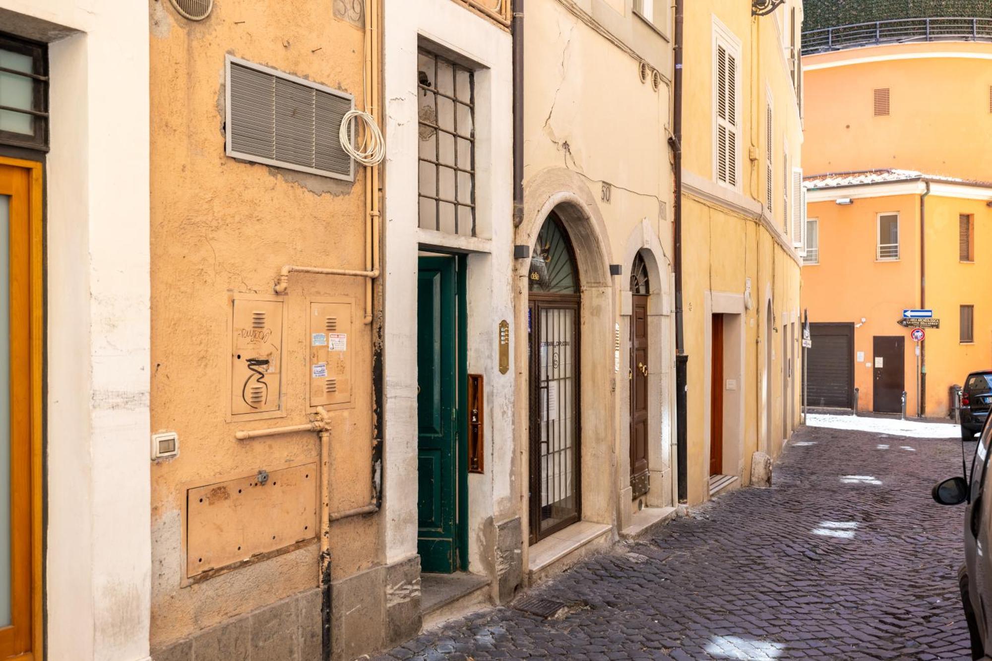 Suite Trevi - Charming Loft Near Trevi Fountain Рим Екстер'єр фото